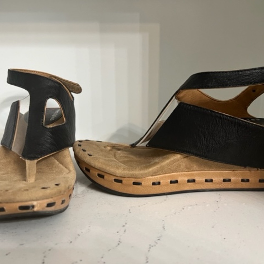 Modzori Reversibles Black/Neutral Wedge Sandals - Size 6